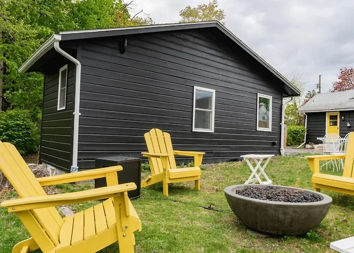 Campfire Cottage Fireplace, Fire Pit & No Chores!