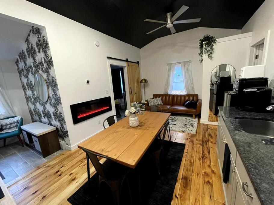 Holiday home Campfire Fireplace, Fire Pit & No Chores!