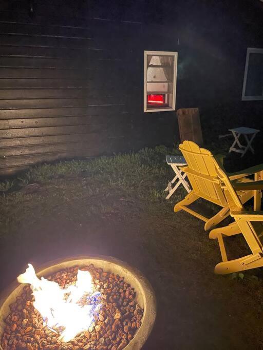 Campfire Fireplace, Fire Pit & No Chores! Holiday home Kingston