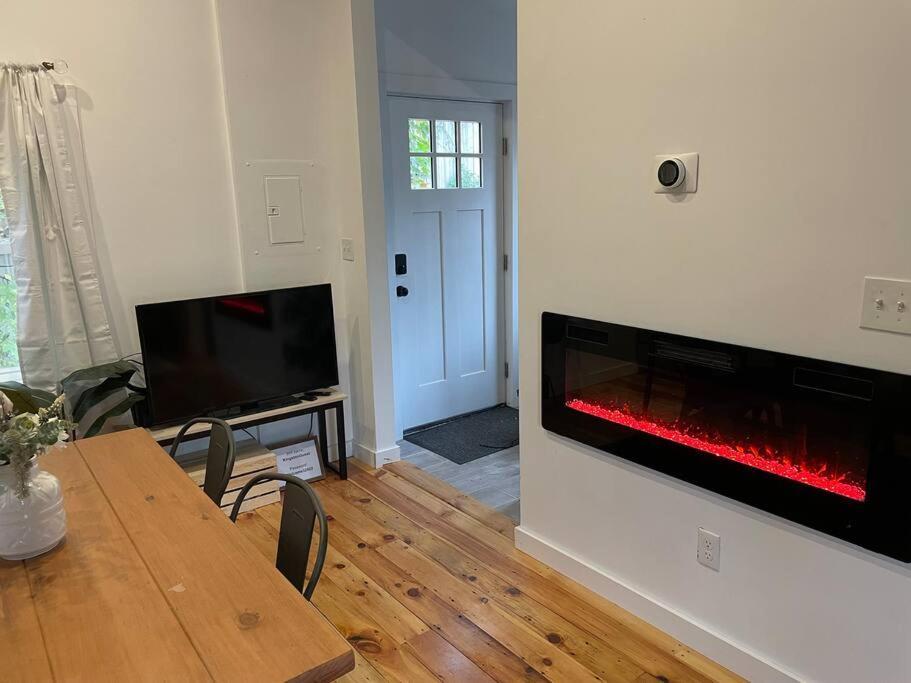 Campfire Fireplace, Fire Pit & No Chores! Holiday home *